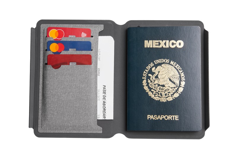 PORTA PASAPORTE GIRIS GRIS
